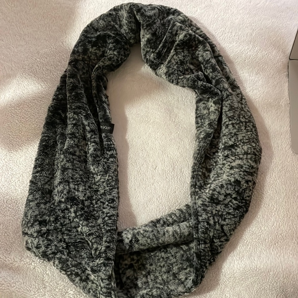 Calvin Klein Womens Fleece Infinity Scarf